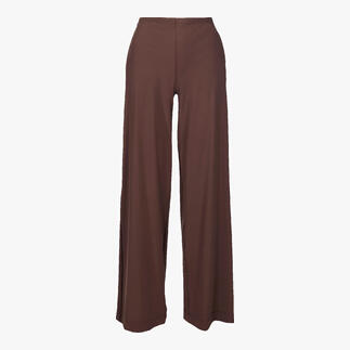 Vue avant d'un pantalon large brun
