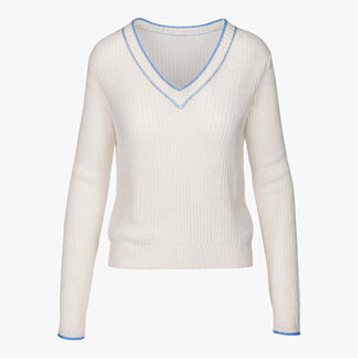 Vue de devant d'un pull en cachemire-lin beige clair avec décolleté en V.