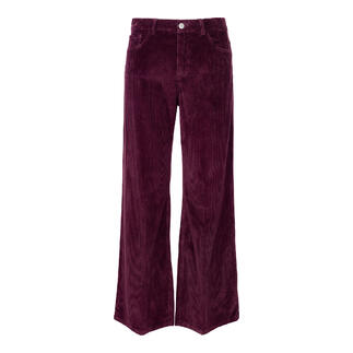 Pantalon large en velours côtelé bordeaux sur fond blanc