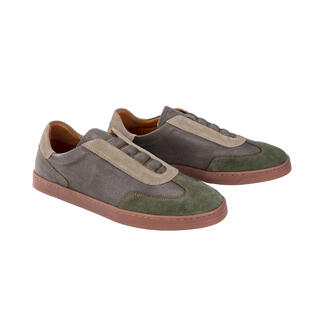Deux chaussures OCONI slip-on grises avec des accents verts sur un fond clair.