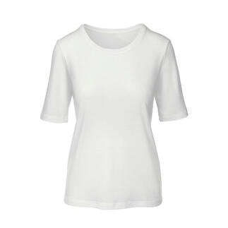 T-shirt blanc en Tencel™ à manches courtes et col rond sur un modèle.