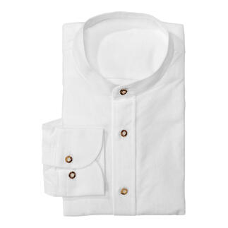 Chemise traditionnelle blanche avec col montant, pliée