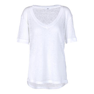 T-shirt blanc en lin de luxe avec décolleté en V sur fond blanc.
