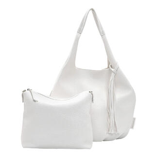 Sac soft shopper blanc avec un petit sac supplémentaire, sur fond blanc.