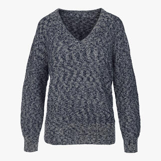 Pull flamé gris avec col en V sur fond blanc.