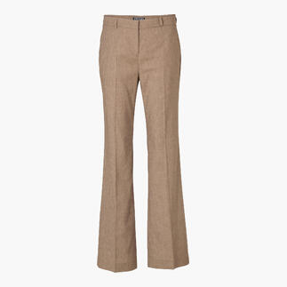 Vue avant d'un pantalon en lin beige élégant pour le travail avec une coupe étroite