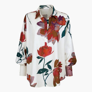 Chemise crème avec motif floral coloré et manches lâches.