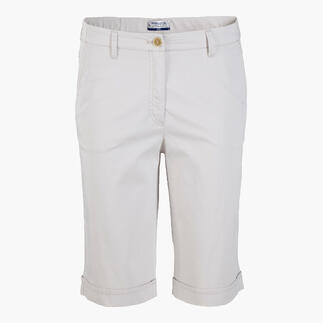 Vue avant des bermudas pearl grey, élégants et décontractés pour l'été.