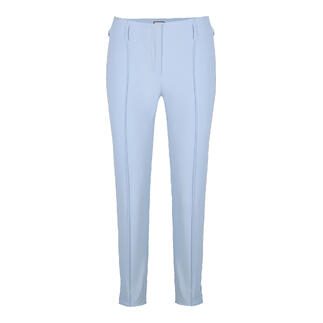 Pantalon stretch 7/8 clair sur fond blanc