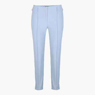 Pantalon stretch 7/8 clair sur fond blanc