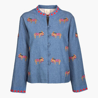 Veste en jean brodée en bleu avec un design nostalgique.