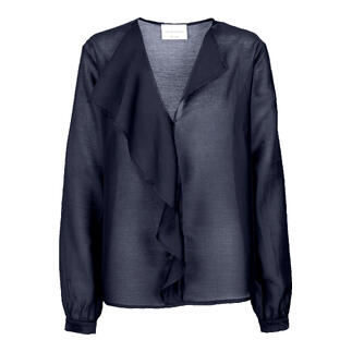 Chemisier en Musselin de lyocell bleu foncé avec une coupe décontractée et un col drapé sur un fond blanc.