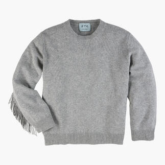 Pull gris avec des franges de FTC sur un fond blanc.