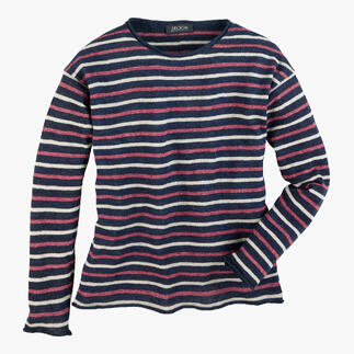 Pull d'été ultraléger rayé bleu et rouge sur fond blanc.