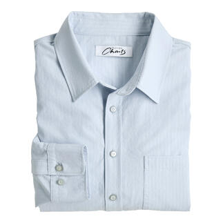 Chemise en lyocell seersucker bleu clair, soigneusement pliée, avec boutons et col classique.