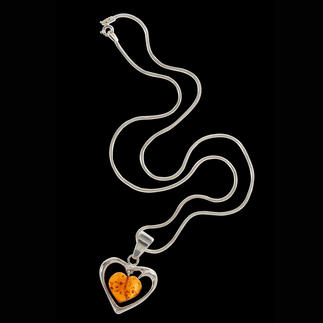 Chaîne avec cœur en ambre Plus de 40 millions d’années – capturées dans ce bijou ultrafin.