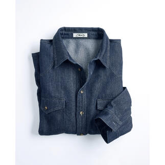 Chemise western en lyocell pliée sur fond blanc.