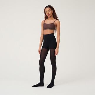Femme portant un collant noir avec un haut marron.