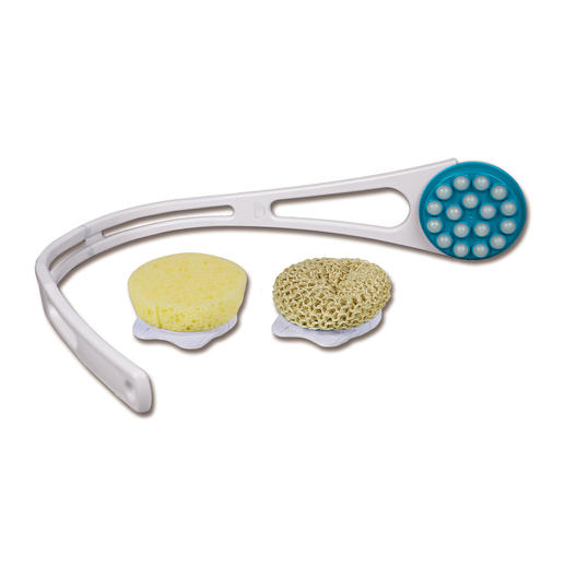 3 accessoires permettent des soins du dos parfaits : un applicateur de crème, une brosse et une éponge.