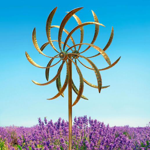 Moulin à vent Duett, design doré devant un champ de lavande violet