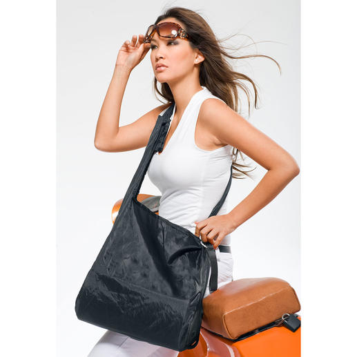 Lorsque vous utilisez le sac, rangez son boîtier rigide dans le petit compartiment sur le côté. Lorsque vous utilisez le sac, rangez son boîtier rigide dans le petit compartiment sur le côté.