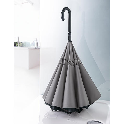 Posé à la verticale, il sèche dans votre douche sans prendre trop de place. Posé à la verticale, il sèche dans votre douche sans prendre trop de place.