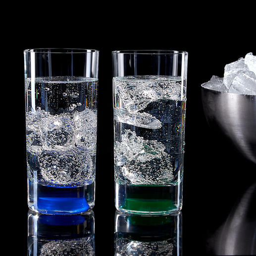 Un simple effleurement suffit à illuminer vos boissons grâce aux LED lumineuses. Un simple effleurement suffit à illuminer vos boissons grâce aux LED lumineuses.