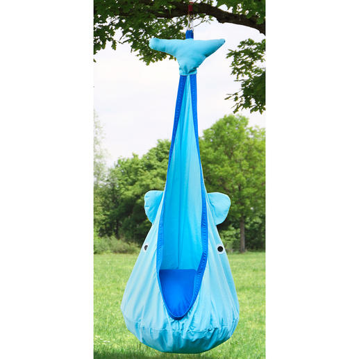 Par beau temps, la baleine se fixe rapidement et aisément à un arbre. Par beau temps, la baleine se fixe rapidement et aisément à un arbre.