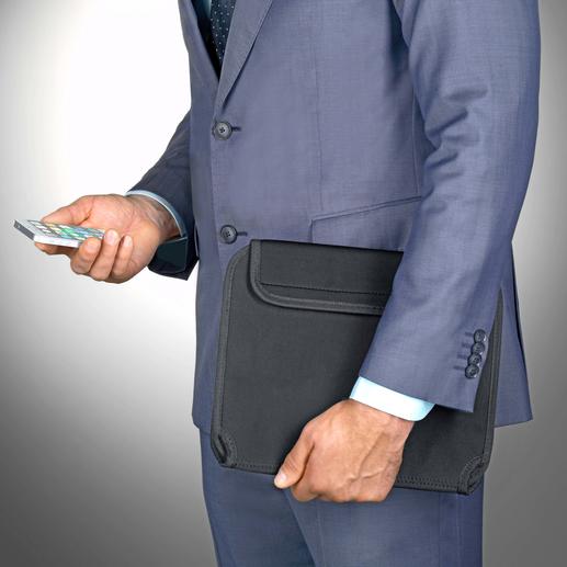 Votre tablette et vos accessoires vous accompagnent en déplacement, parfaitement rangés et à portée de main. Votre tablette et vos accessoires vous accompagnent en déplacement, parfaitement rangés et à portée de main.