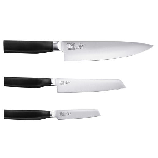 L’équipement de base (disponible en commande séparée) est composé d’un couteau de cuisine, d’un couteau utilitaire et d’un couteau office.