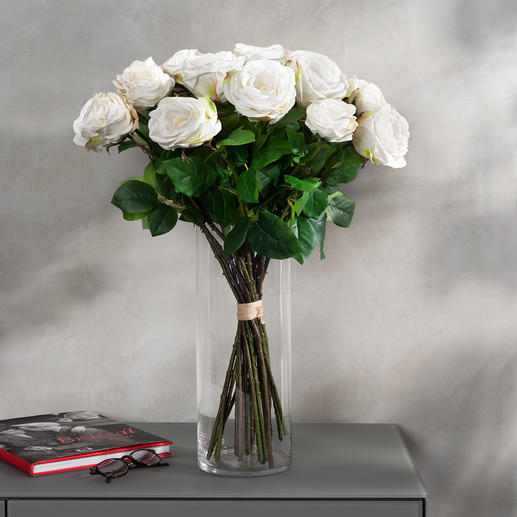Bouquet de roses Avalanche Une beauté impérissable. D'un réalisme impressionnant - comme fraîchement liées par un fleuriste.