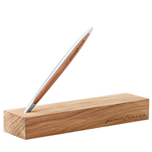 AÀ la fois boîtier stylé et support pratique pour le stylo : le coffret assorti en bois de Kauri. AÀ la fois boîtier stylé et support pratique pour le stylo : le coffret assorti en bois de Kauri.