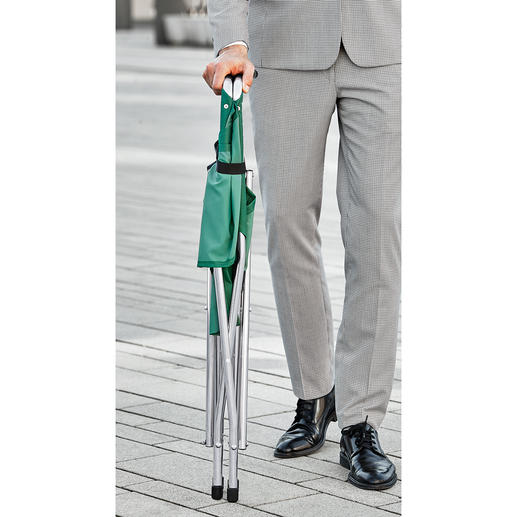 Replié en un tour de main : forme une canne très pratique. Replié en un tour de main : forme une canne très pratique.