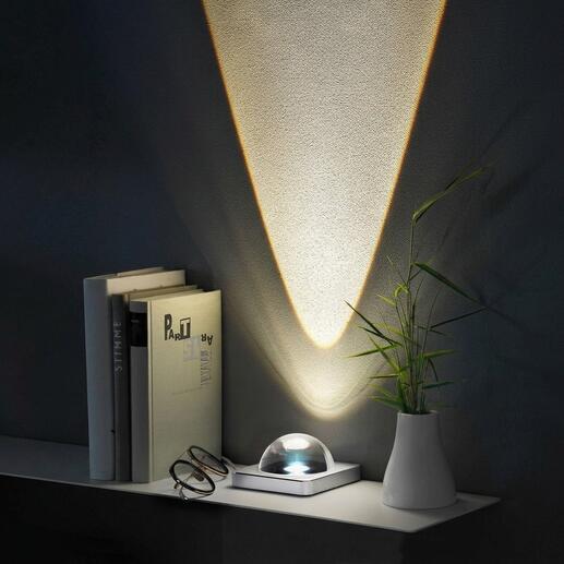 Lampe à effet 'Adot AM5' projetant sur le mur