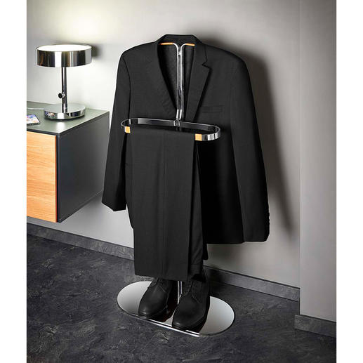 Sur le cintre étroit, mais néanmoins solide, vous pouvez aérer vos vestes et chemises de façon optimale.
