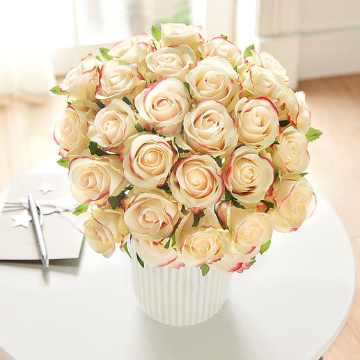 Bouquet de roses Splendeur luxuriante à la beauté éternelle. Superbe dégradé de couleurs allant du jaune pâle au rose.