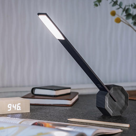Lampe de table Octagon One 36 LED et quatre niveaux de luminosité. Lumière ciblée et design minimaliste.