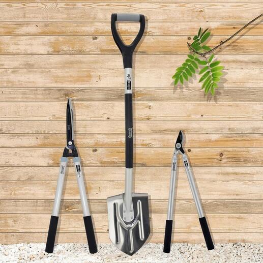 Outils de jardin ultra-légers Wilkinson sur fond en bois