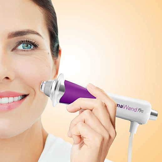 DermaWand® Pro 100 000 micro-pulsations par seconde rehaussent la ligne des sourcils et stimulent la circulation sanguine.