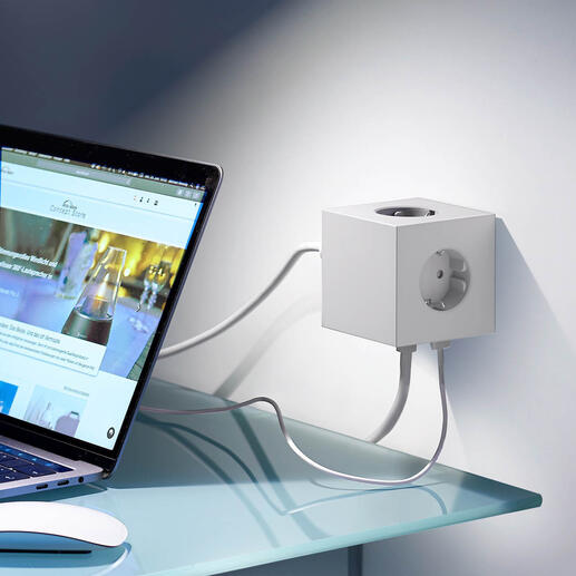 Cube de prises design « Square » Cet objet au design primé met fin aux blocs multiprises poussiéreux et aux câbles emmêlés.