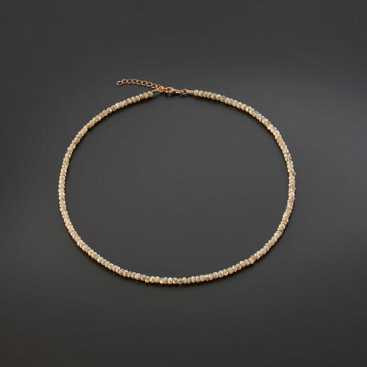 Collier avec des pierres Salt & Pepper mélangées.