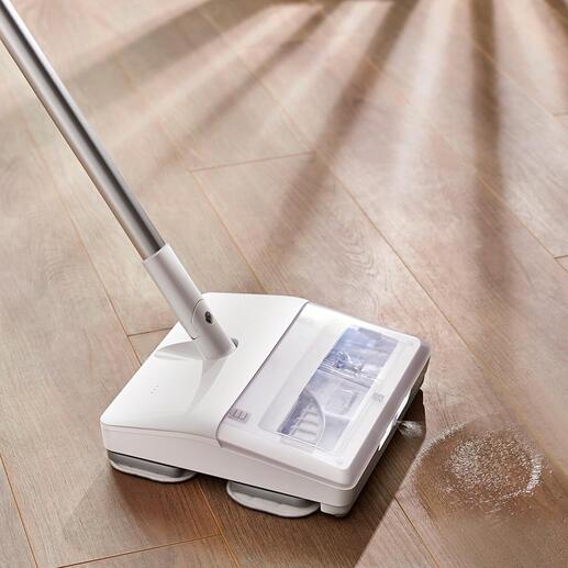 En appuyant sur un bouton, vous vaporisez de lʼeau de nettoyage finement brumisée directement devant le pied de nettoyage.