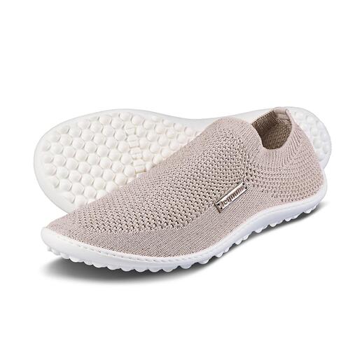 Chaussons Barfuß-leguano® roses, gros plan avec une semelle blanche.