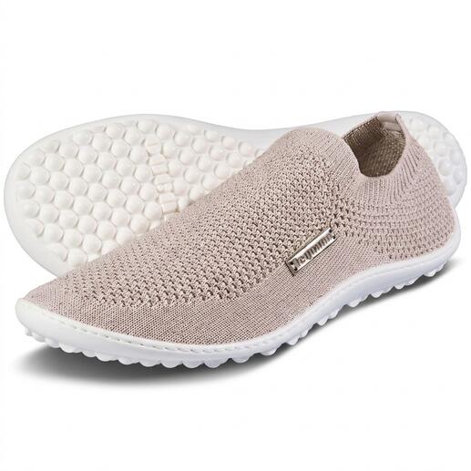 Chaussons Barfuß-leguano® roses, gros plan avec une semelle blanche.