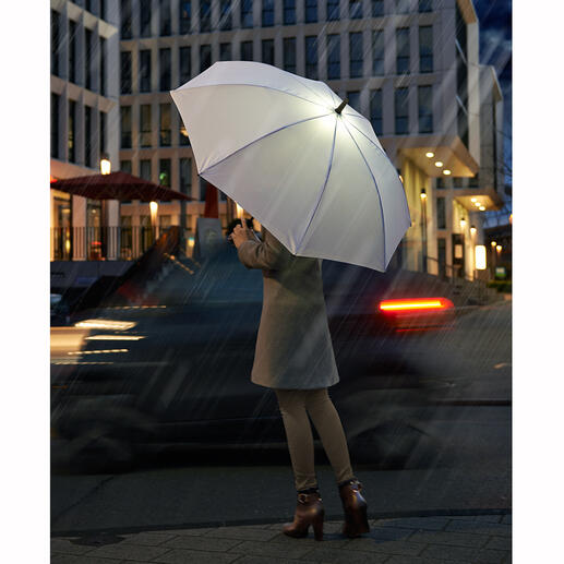 Parapluie canne à LED Le parapluie à éclairage LED pour mieux voir et être vu dans la pénombre.
