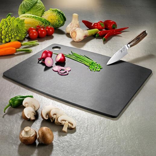 Planche à découper JADE avec des légumes frais et un couteau
