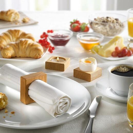 Ronds de serviette en bois sur une table joliment dressée