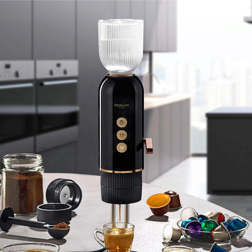 Brew kettles 4-en-1 pour café et thé avec tasses et accessoires dans une cuisine moderne