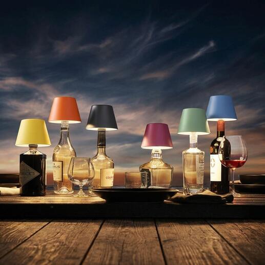 Six lampes de bouteilles LED rechargeables de différentes couleurs sur une table.