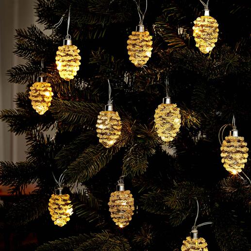 Guirlande lumineuse cônes de pin en verre Des lampes scintillantes et enneigées pour le sapin, les compositions florales et la déco d’une pièce.
